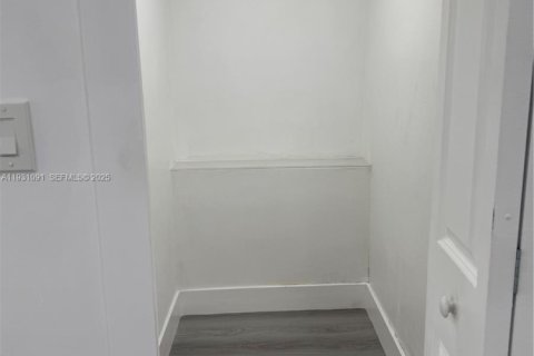 Propiedad comercial en alquiler en Pembroke Pines, Florida, 1 dormitorio, 168.34 m2 № 1992191 - foto 12