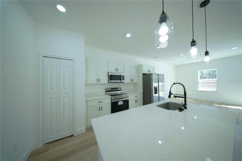 House in Ocala, Florida 4 bedrooms, 173.26 sq.m. № 2107021 - photo 4