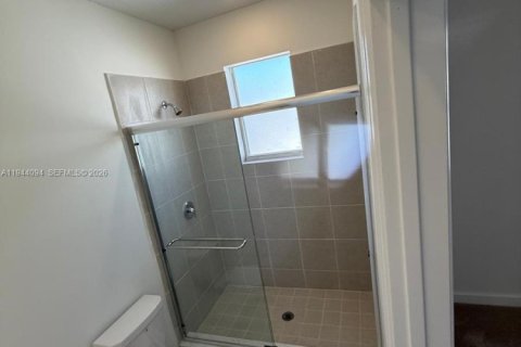 Townhouse in Florida City, Florida 3 bedrooms № 2001022 - photo 5