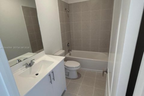 Townhouse in Florida City, Florida 3 bedrooms № 2001022 - photo 4