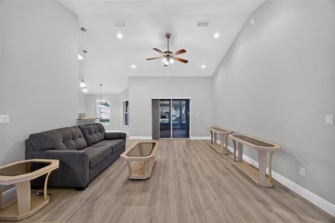 House in Summerfield, Florida 3 bedrooms, 205.22 sq.m. № 2419821 - photo 7