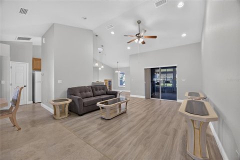 House in Summerfield, Florida 3 bedrooms, 205.22 sq.m. № 2419821 - photo 6
