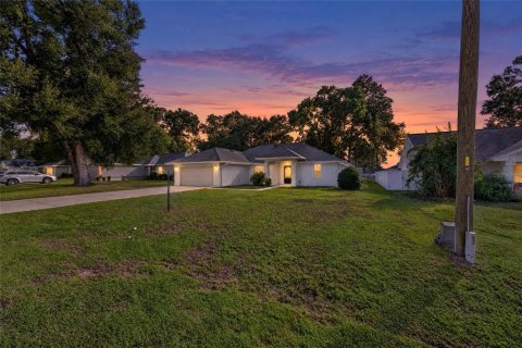 House in Summerfield, Florida 3 bedrooms, 205.22 sq.m. № 2419821