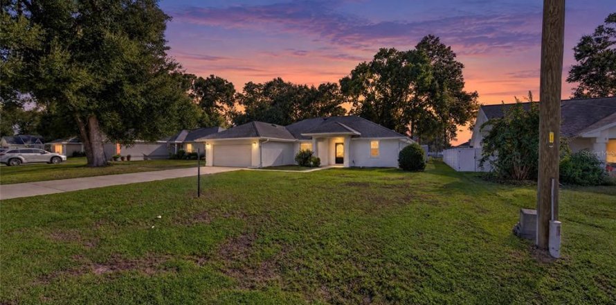 House in Summerfield, Florida 3 bedrooms, 205.22 sq.m. № 2419821