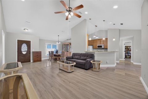 House in Summerfield, Florida 3 bedrooms, 205.22 sq.m. № 2419821 - photo 8