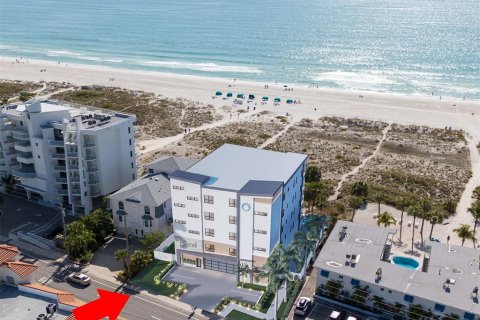 Condominio en venta en Treasure Island, Florida, 5 dormitorios, 372.82 m2 № 2298692 - foto 3