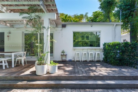 Casa en venta en Miami, Florida, 3 dormitorios, 180.14 m2 № 1868586 - foto 27
