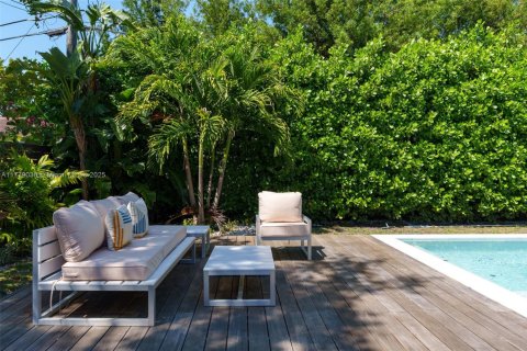 Casa en venta en Miami, Florida, 3 dormitorios, 180.14 m2 № 1868586 - foto 25
