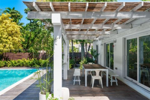 Casa en venta en Miami, Florida, 3 dormitorios, 180.14 m2 № 1868586 - foto 23