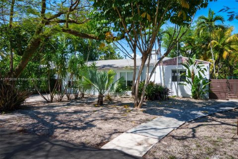Casa en venta en Miami, Florida, 3 dormitorios, 180.14 m2 № 1868586 - foto 30