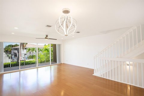 Купить таунхаус в Дирфилд-Бич, Флорида 3 спальни, 200.11м2, № 1972400 - фото 11