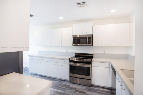 Купить таунхаус в Дирфилд-Бич, Флорида 3 спальни, 200.11м2, № 1972400 - фото 17