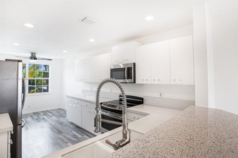 Купить таунхаус в Дирфилд-Бич, Флорида 3 спальни, 200.11м2, № 1972400 - фото 16