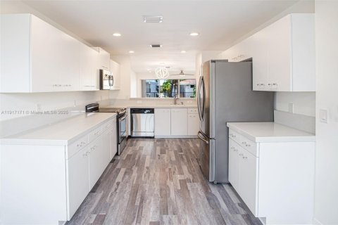 Купить таунхаус в Дирфилд-Бич, Флорида 3 спальни, 200.11м2, № 1972400 - фото 18