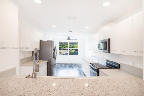 Купить таунхаус в Дирфилд-Бич, Флорида 3 спальни, 200.11м2, № 1972400 - фото 15