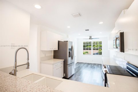 Купить таунхаус в Дирфилд-Бич, Флорида 3 спальни, 200.11м2, № 1972400 - фото 21