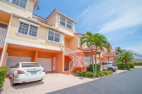 Купить таунхаус в Дирфилд-Бич, Флорида 3 спальни, 200.11м2, № 1972400 - фото 2