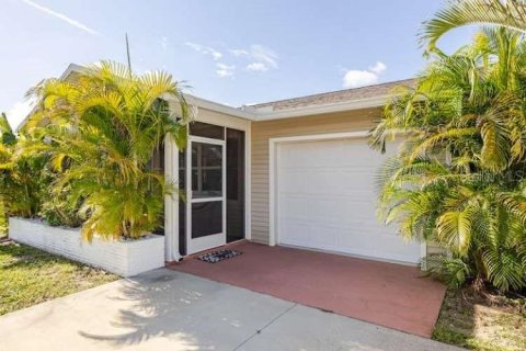 House in Seminole, Florida 2 bedrooms, 82.78 sq.m. № 1918855 - photo 3