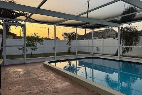 House in Seminole, Florida 2 bedrooms, 82.78 sq.m. № 1918855 - photo 12