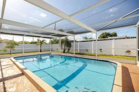 House in Seminole, Florida 2 bedrooms, 82.78 sq.m. № 1918855 - photo 9