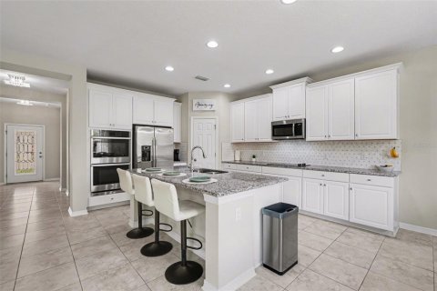 House in Wesley Chapel, Florida 4 bedrooms, 240.52 sq.m. № 2117918 - photo 11