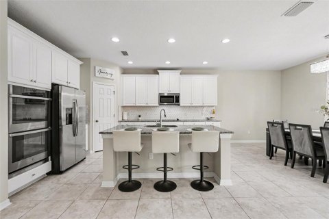 House in Wesley Chapel, Florida 4 bedrooms, 240.52 sq.m. № 2117918 - photo 10
