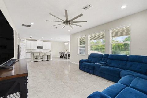 House in Wesley Chapel, Florida 4 bedrooms, 240.52 sq.m. № 2117918 - photo 7