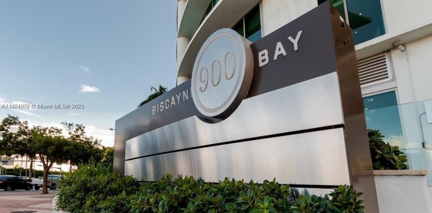 Condo in Miami, Florida, 2 bedrooms  № 1955896