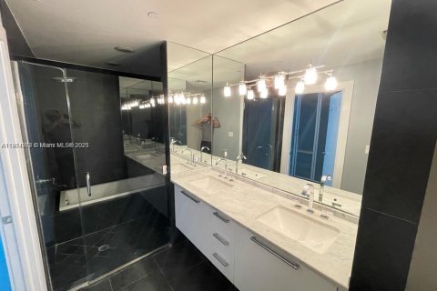 Condo in Miami, Florida, 2 bedrooms  № 1955896 - photo 7