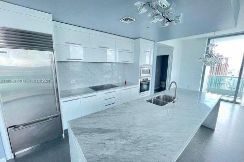 Condo in Miami, Florida, 2 bedrooms  № 1955896 - photo 4