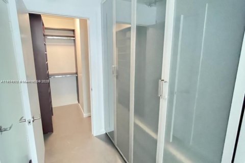 Condo in Miami, Florida, 2 bedrooms  № 1955896 - photo 8