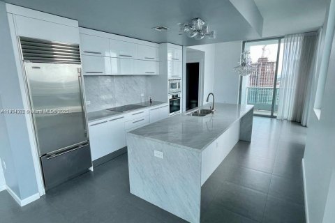 Condo in Miami, Florida, 2 bedrooms  № 1955896 - photo 5