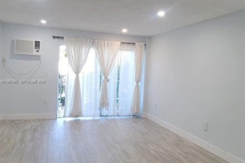 Appartement à louer à Miami Beach, Floride: 39.3 m2 № 2060319 - photo 2