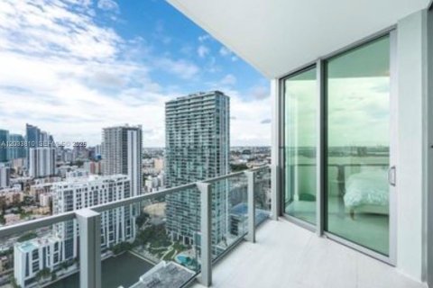Condominio en alquiler en Miami, Florida, 1 dormitorio, 73.39 m2 № 2078053 - foto 2
