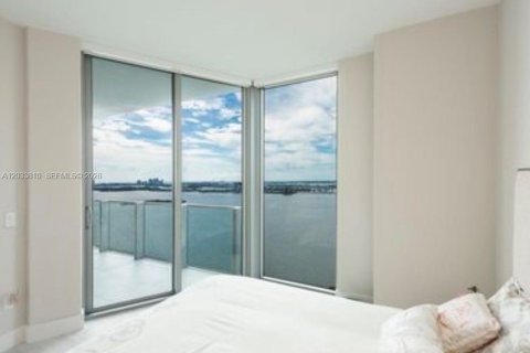 Condominio en alquiler en Miami, Florida, 1 dormitorio, 73.39 m2 № 2078053 - foto 3