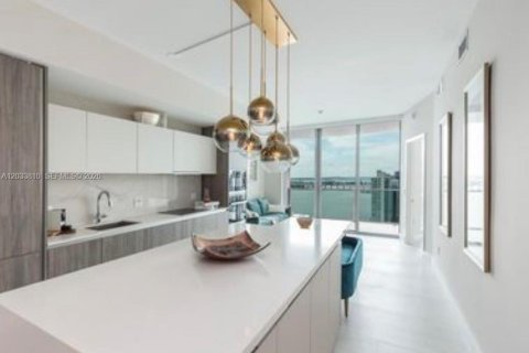 Condominio en Miami, Florida, 1 dormitorio  № 2078053