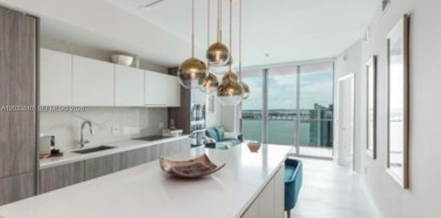 Condominio en Miami, Florida, 1 dormitorio  № 2078053