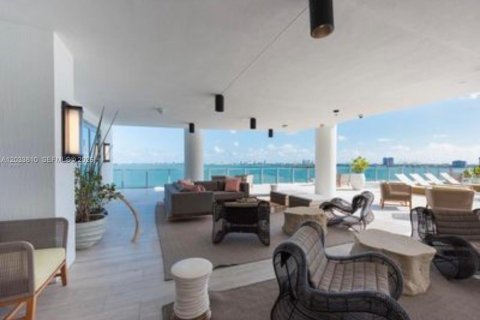 Condominio en alquiler en Miami, Florida, 1 dormitorio, 73.39 m2 № 2078053 - foto 8