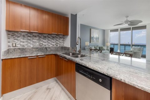 Condo in Daytona Beach, Florida, 2 bedrooms № 2156861 - photo 13