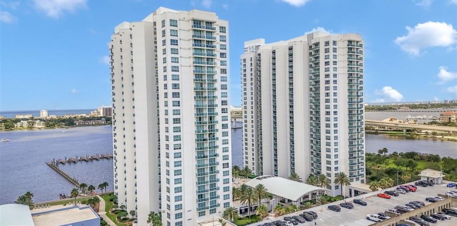 Condo in Daytona Beach, Florida, 2 bedrooms № 2156861
