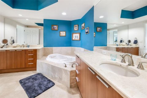 Condo in Daytona Beach, Florida, 2 bedrooms № 2156861 - photo 30