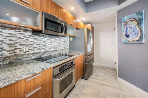 Condo in Daytona Beach, Florida, 2 bedrooms № 2156861 - photo 11