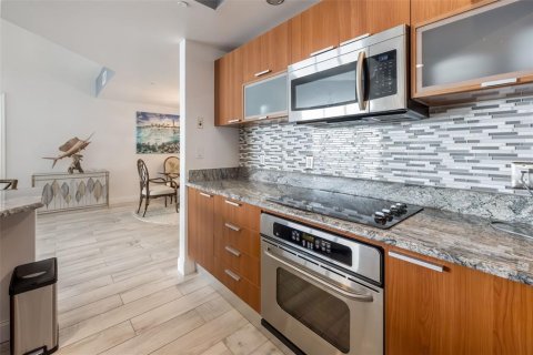 Condo in Daytona Beach, Florida, 2 bedrooms № 2156861 - photo 12
