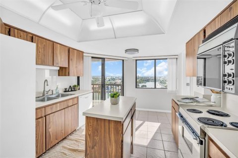 Condominio en venta en Clearwater, Florida, 2 dormitorios, 142.14 m2 № 2229131 - foto 17