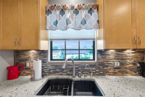 Condo in Leesburg, Florida, 2 bedrooms  № 2104454 - photo 12
