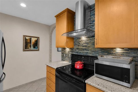 Condo in Leesburg, Florida, 2 bedrooms  № 2104454 - photo 14