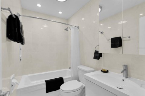 Condo in Leesburg, Florida, 2 bedrooms  № 2104454 - photo 15