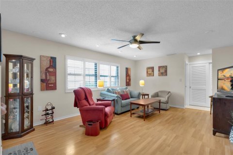 Condo in Leesburg, Florida, 2 bedrooms  № 2104454 - photo 5