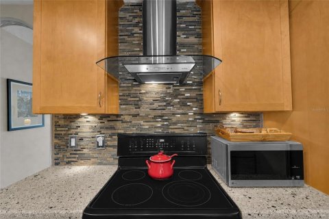 Condo in Leesburg, Florida, 2 bedrooms  № 2104454 - photo 13
