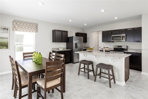 House in Lakeland, Florida 4 bedrooms, 176.05 sq.m. № 2258765 - photo 5